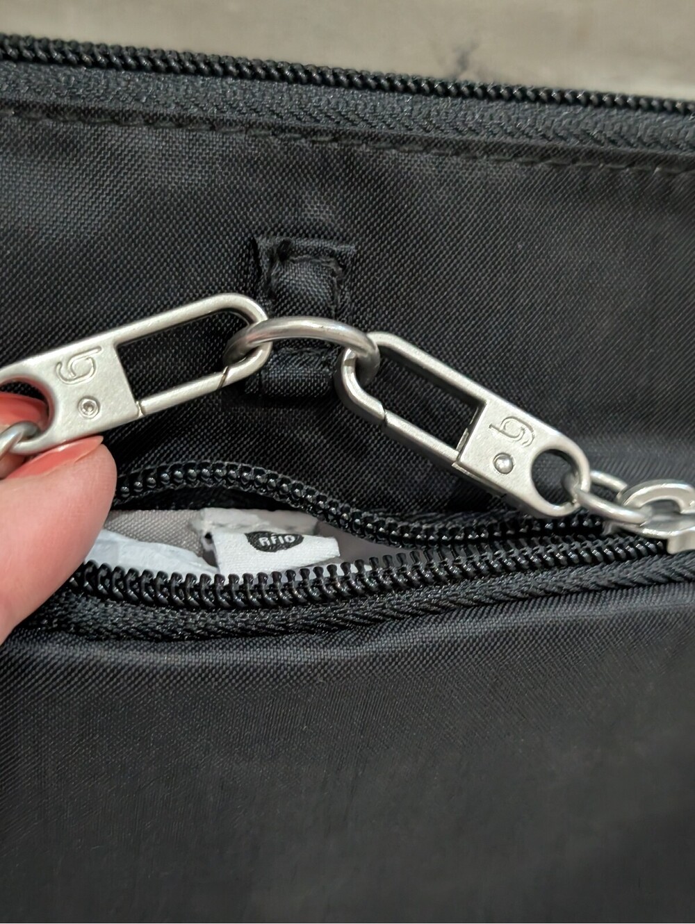 baggallini Black Crossbody Bag with RFID Protection and Slash-Resistant Panels - Picture 3 of 7